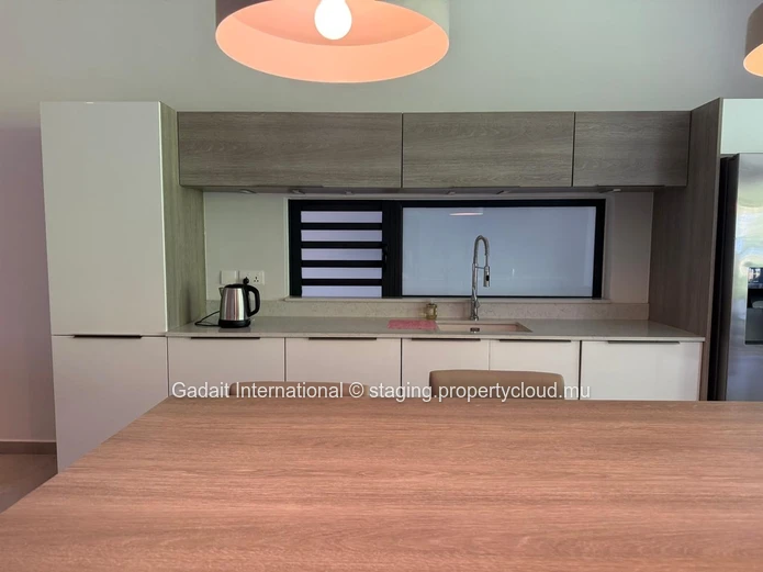Appartement de Luxe à Louer à Belle Vue Harel, Île Maurice – Résidence Sécurisée avec Piscine et Vue Montagne
