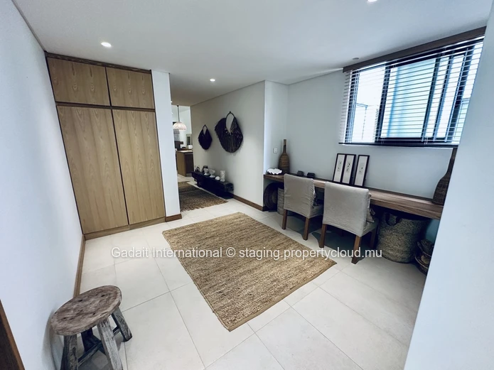 Appartement de Prestige à Montchoisy – Luxe, Sérénité et Accès Direct à la Plage