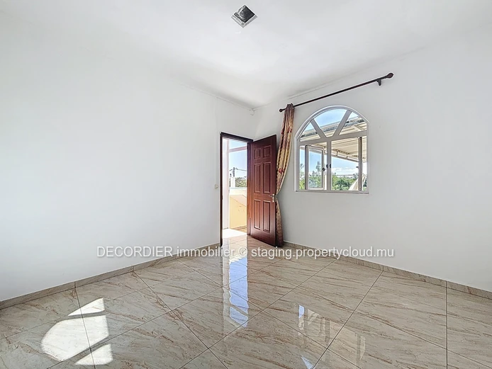 Large 287 m² house for sale