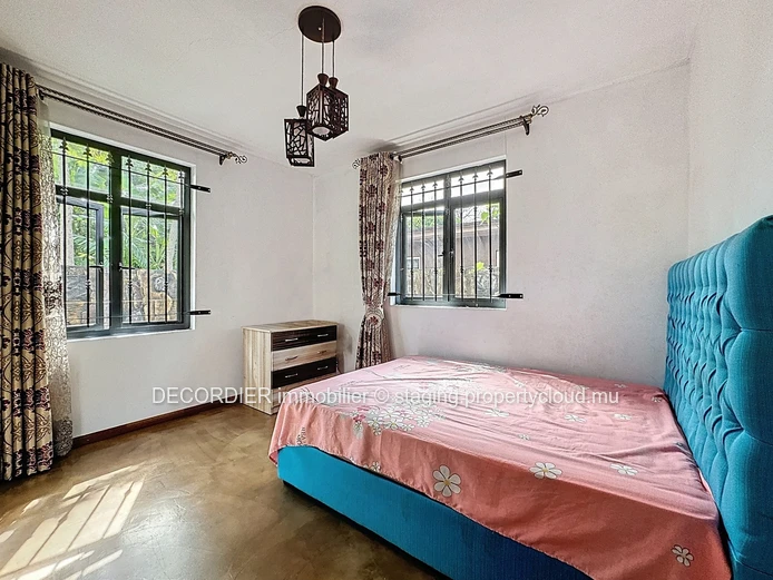 Spacious Contemporary House with Three Bedrooms