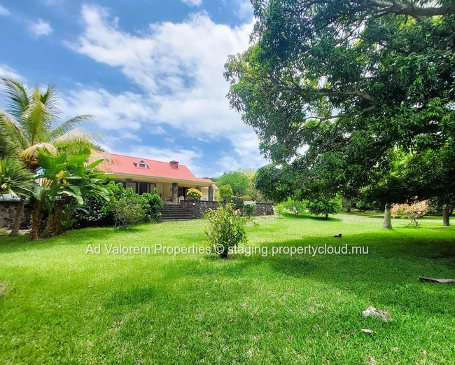 A Little Paradise in Bras d’Eau – Charming Family Home with an Exceptional Garden ??