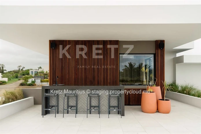 Exceptional golf-front villa, designed for entertaining