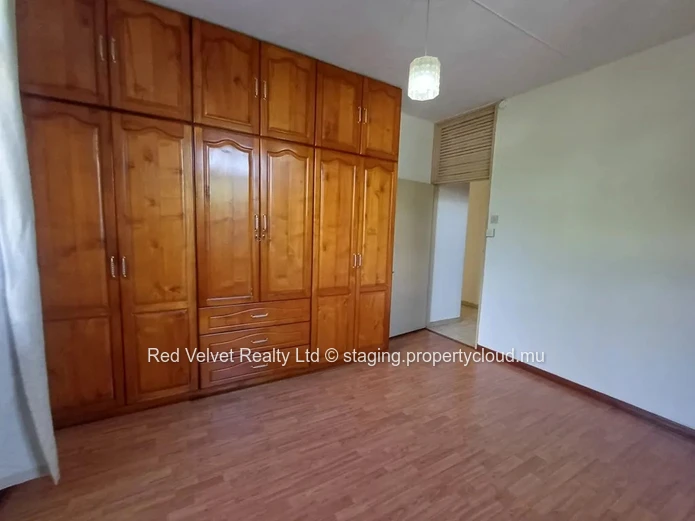  Family house of 6 bedrooms for Sale in Quatre Bornes !