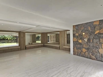 8 Bedroom House