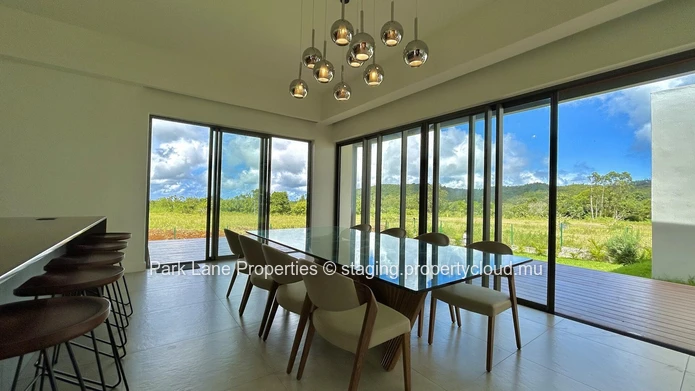 Elegant 3-Bedroom Villa for Rent in Golf Estate