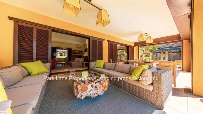 Villa de Prestige de 4 Chambres avec Piscine, Kiosk & Jardin au Tamarina Golf Estate