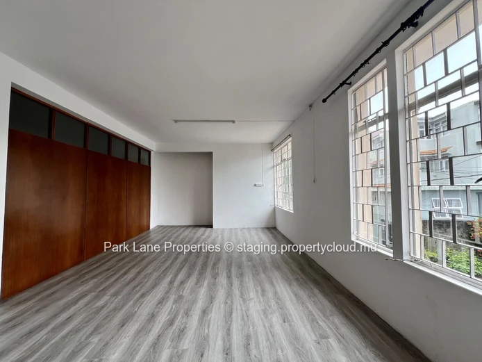 Maison Spacieuse et Polyvalente au Cœur de Curepipe : Idéale pour Famille ou Bureau
