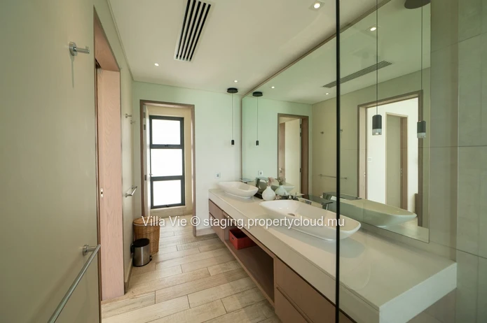 Péreybère – Villa de Luxe d’Exception en Bord de Mer avec 4 Chambres en Suite