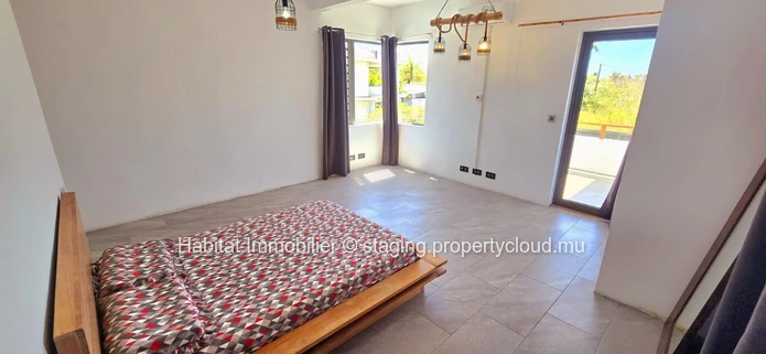 Découvrez cette charmante maison familiale meublée et équipée de 310 m² sur un terrain de 222 toises, idéalement situ...