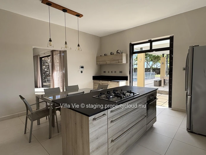 Forêt Daruty - Spacious 4-bedroom house with swimming pool and large garden