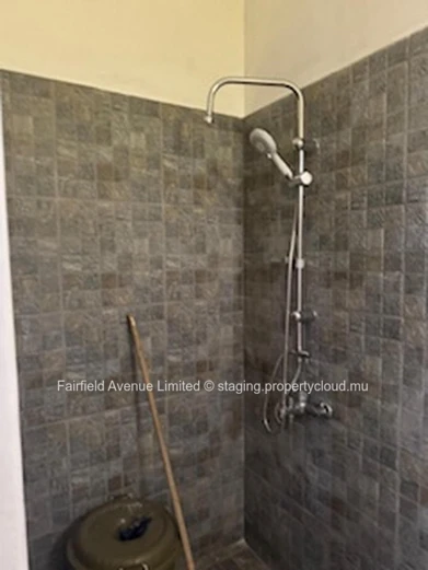 "Charming Furnished Apartment in Calodyne with Parking, Garden, and Close to Amenities - Rs 22,500"