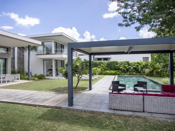 5 Bedroom Villa