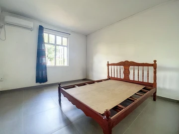 6 Bedroom House