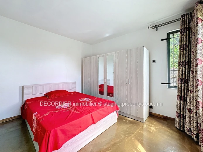 Spacious Contemporary House with Three Bedrooms