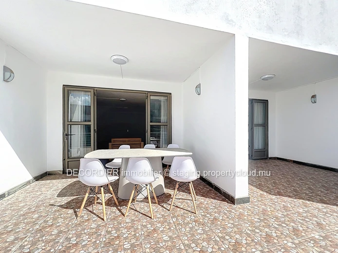 Appartement au 1er étage avec terrasse spacieuse