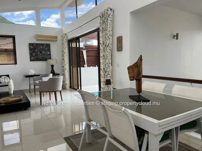 Penthouse à vendre a Rivière Noire!