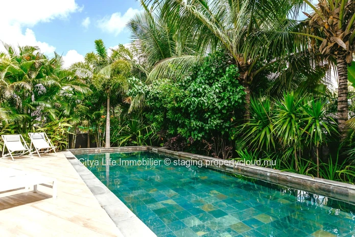 REZ+2 à vendre à Pointe aux Canonniers, 165m², 3 chambres, bureau, piscine commune. Terrain en toute propriété. Rs.