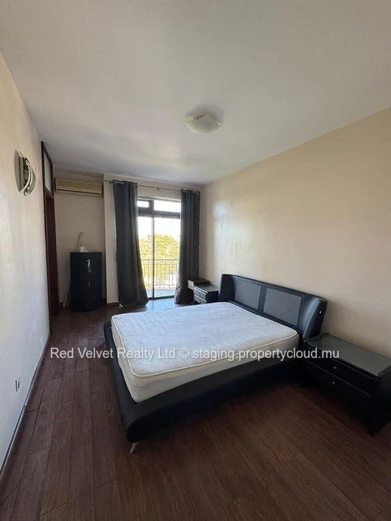 Appartement à vendre à Quatre Bornes,110m², 3 chambres, proche de tous services. Prix: Rs.