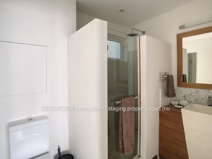 Ground floor apartment in front of the sea
