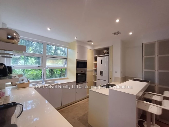 Elegant, Classy, and Freshly Renovated Apartment in Floreal for sale 