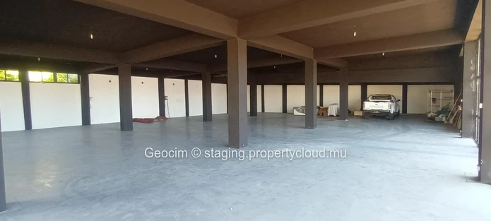 Grand Baie Chemin 20 pieds terrain commercial de 61 perches avec permis obtenu pour Immeuble R + 2 de 1525 m2. (Mandat exclusif)