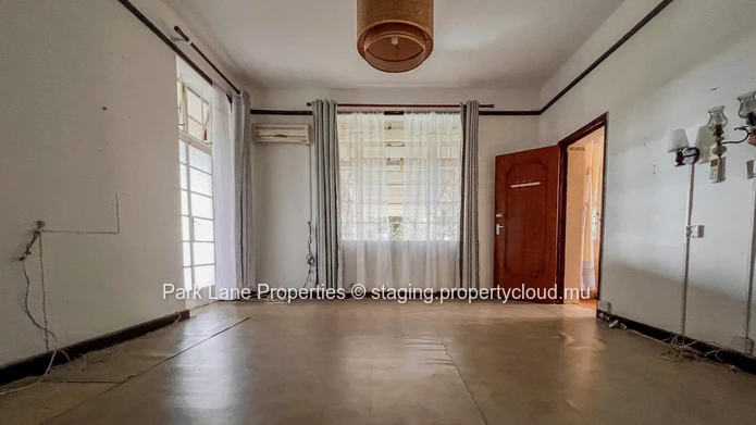 Rare opportunity in Floréal: High potential property on a large plot.