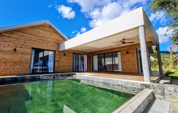 Eco Native Lodge Villa : villa de luxe avec piscine à Rivière Noire