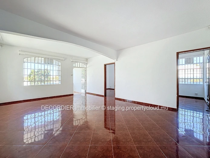 Maison spacieuse de 300 m² dans un quartier calme