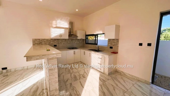 Villa à vendre à Grand Baie, 223m² habitables sur 359m², 4 chambres, nombreux services proches, Rs.