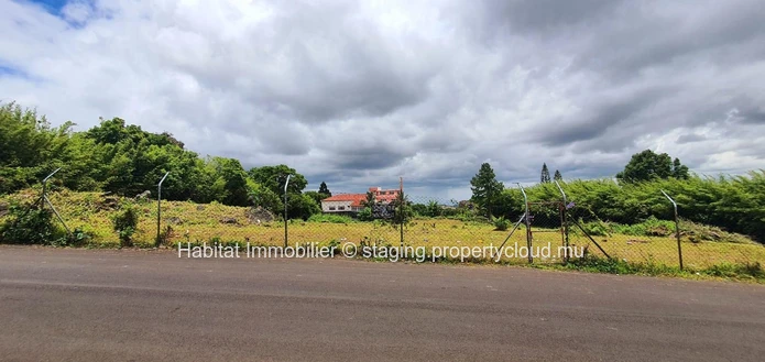 FOR SALE - This beautiful plot of land of 1 acre is strategically located in Floreal