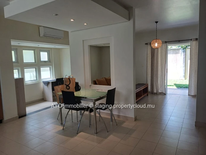 A vendre - Ensemble residentiel securisé- Townhouse/Duplex semi meublée - proche centre Grand Baie (Mandat exclusif)