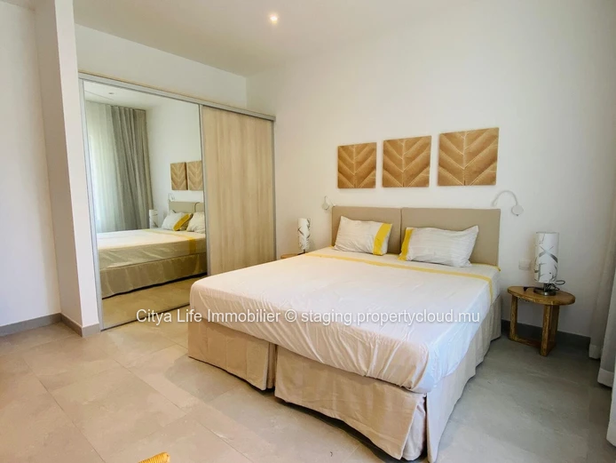 Appartement à vendre à Péreybère, 300m², 3 chambres, bureau, piscine commune, vue mer, prix 2,4M €. Accessible aux ét...