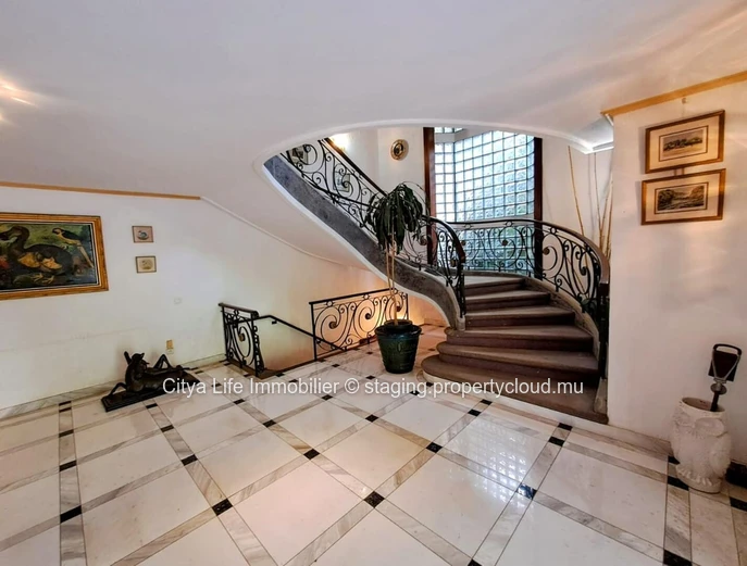 Deux Maisons à vendre à Floréal, d'une superficie totale de 1 146m² habitables, sur un terrain de 3 750m², 7 chambres...