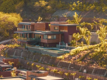 5 Bedroom Villa