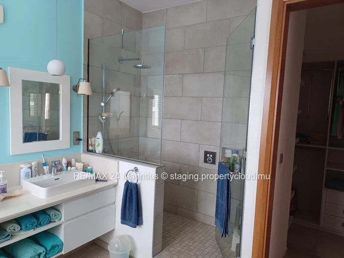 Luxurious 3-Bedroom Apartment in Royal Park, Balaclava