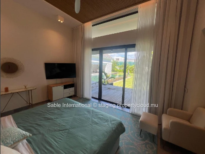 Villa à vendre Pereybere, 438m², 4 chambres, piscine privée, proche commodités. Climatisée, garage.