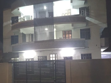 18 Bedroom Hotel