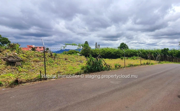 FOR SALE - This beautiful plot of land of 1 acre is strategically located in Floreal