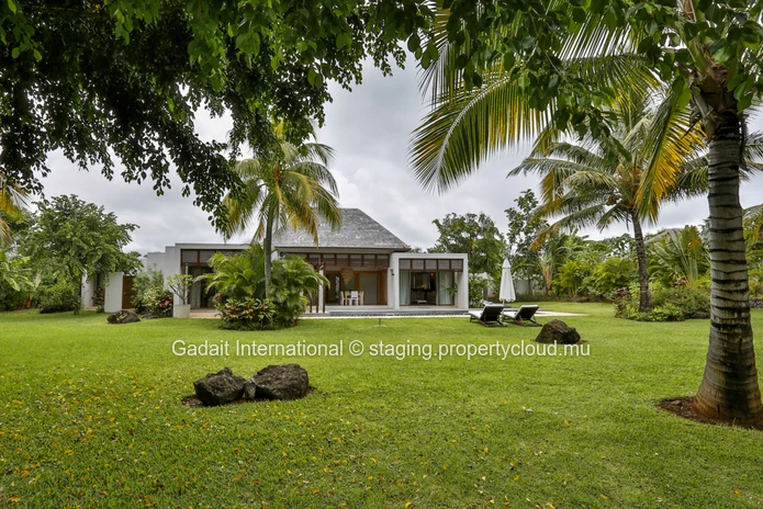 Contemporary villa with pool and tropical garden for sale | Anahita Golf & Spa Resort Beau Champ