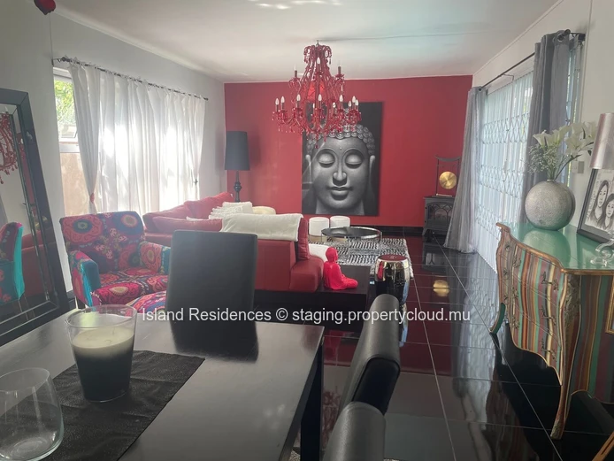 Très spacieuse villa tout confort avec 4 chambres, piscine et garage