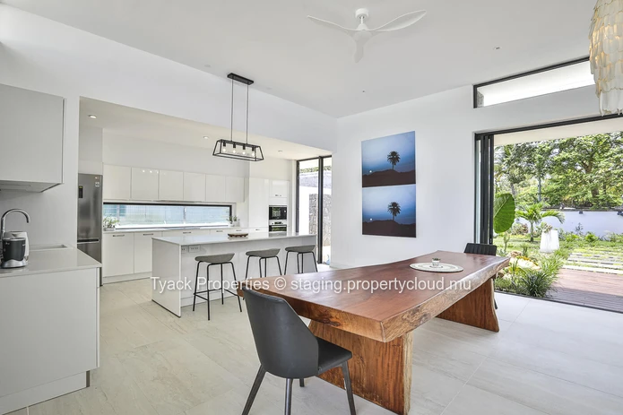 Elegant contemporary villa with stunning golf views