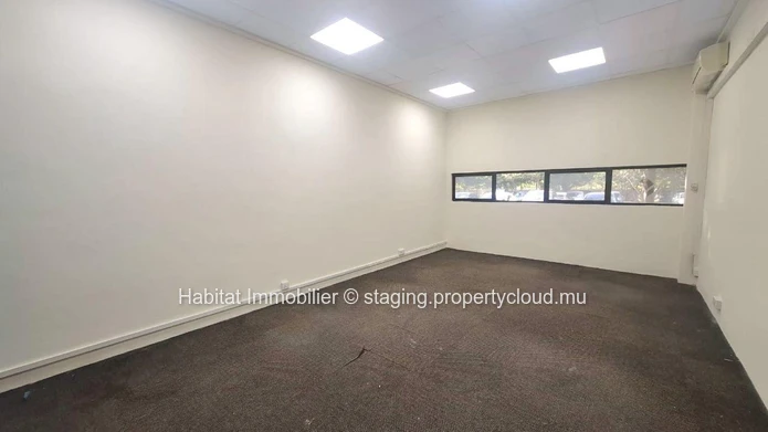 To rent : Newly available 26m² unfurnished office unit