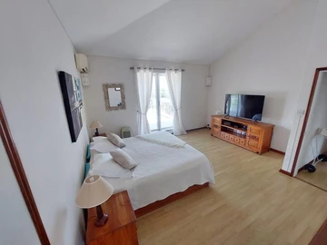 6 Bedroom House