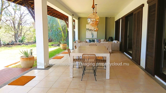 For Sale: Luxurious 4-Bedroom Villa in Tamarin