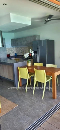 A vendre a Pereybere magnifique dernier etage en front de mer