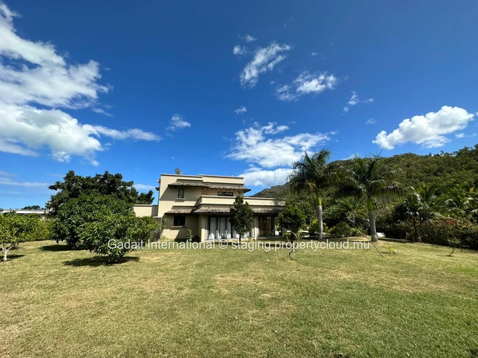 Matala Villa: villa with mountain view, tropical garden and private pool - Black River