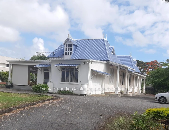 Spacious Estate with Main House and Pavilion on 5,058 m² in Argy, Flacq
