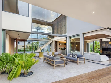 5 Bedroom Villa