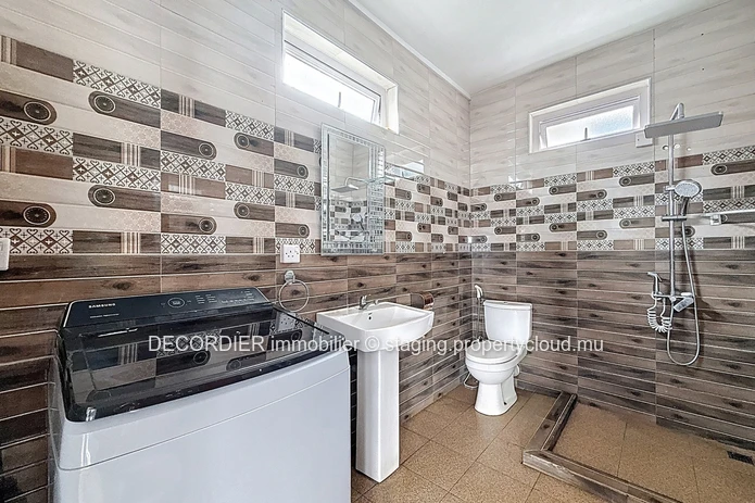 176 sqm Home Ideally Located in Sottise