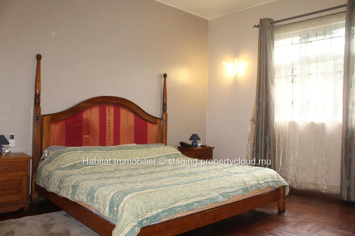 FOR SALE - Unfurnished single storey house of 464 m2 in Gentilly in Moka.